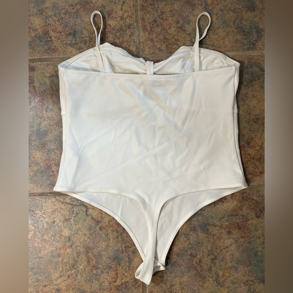 express women’s cream cut-out body suit - Picture 3 of 4